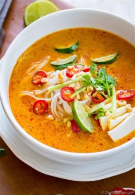  Laksa Johor: Spicy Coconut Curry Soup Exploding with Umami Flavors and Textural Delight!