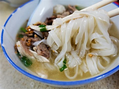  ก๋วยเตี๋ยวเนื้อยี่จุน:  ซุปหอมกรุ่นสไตล์จีนผสมกับเส้นเหนียวนุ่มที่น่ารับประทาน!