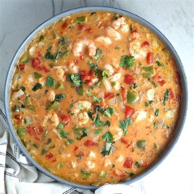  Moqueca de Camarão: A Creamy Seafood Symphony That Will Tantalize Your Taste Buds with Spicy Coconut Delights!